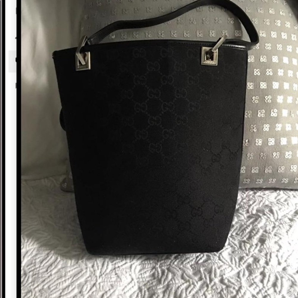 Pre own authentic  small Gucci bucket tote bag